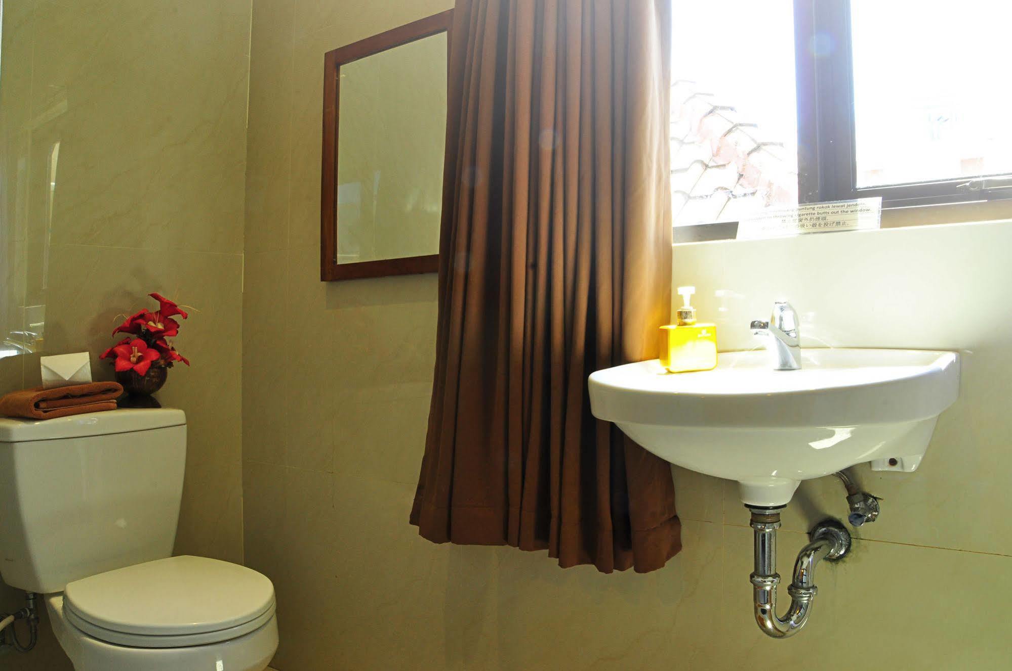 Guest House Matahari Kuta Lombok Esterno foto