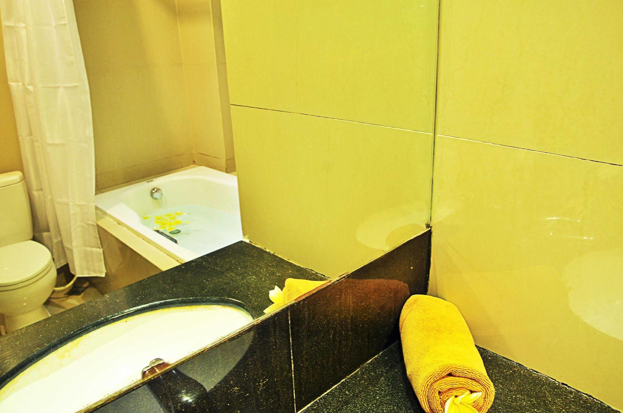Guest House Matahari Kuta Lombok Esterno foto